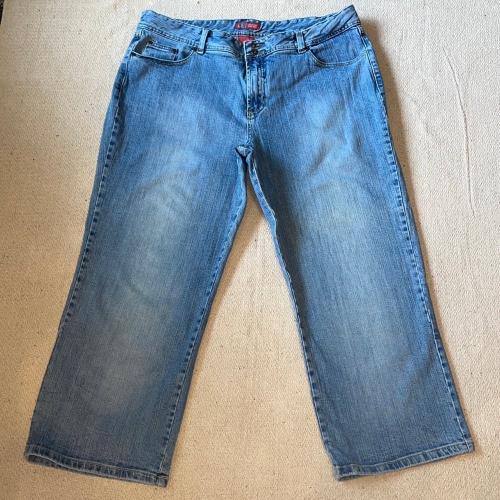 Faded Glory Sz 18 Originals light was capris blue jeans